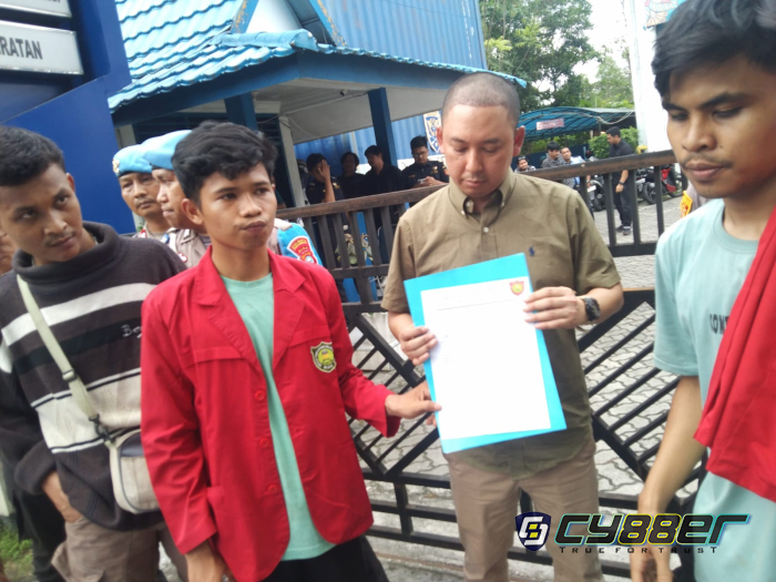 BEM STAI Al-Kifayah Geruduk Kantor Wilayah Bea Cukai Riau